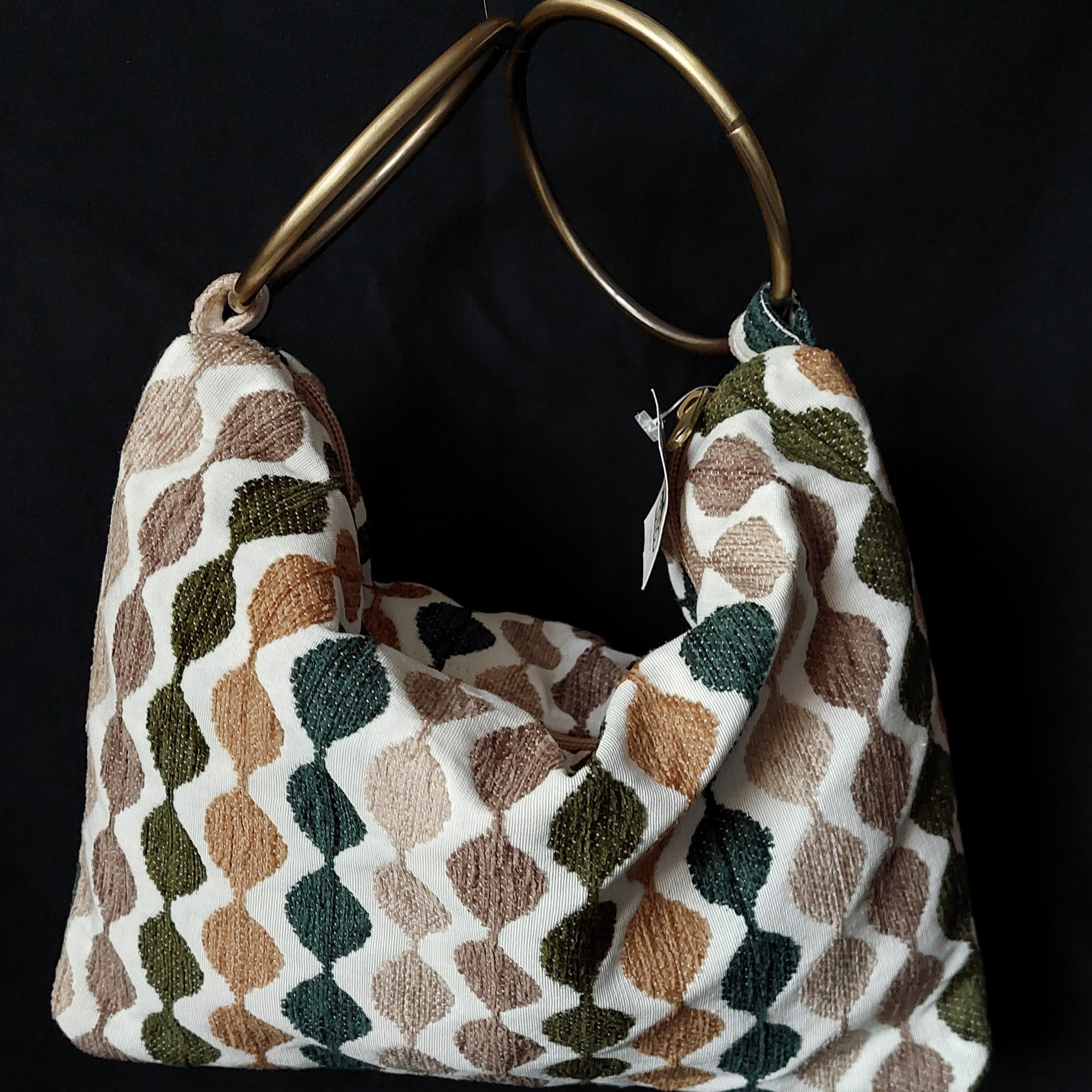 Handtas met messing ringhandvat